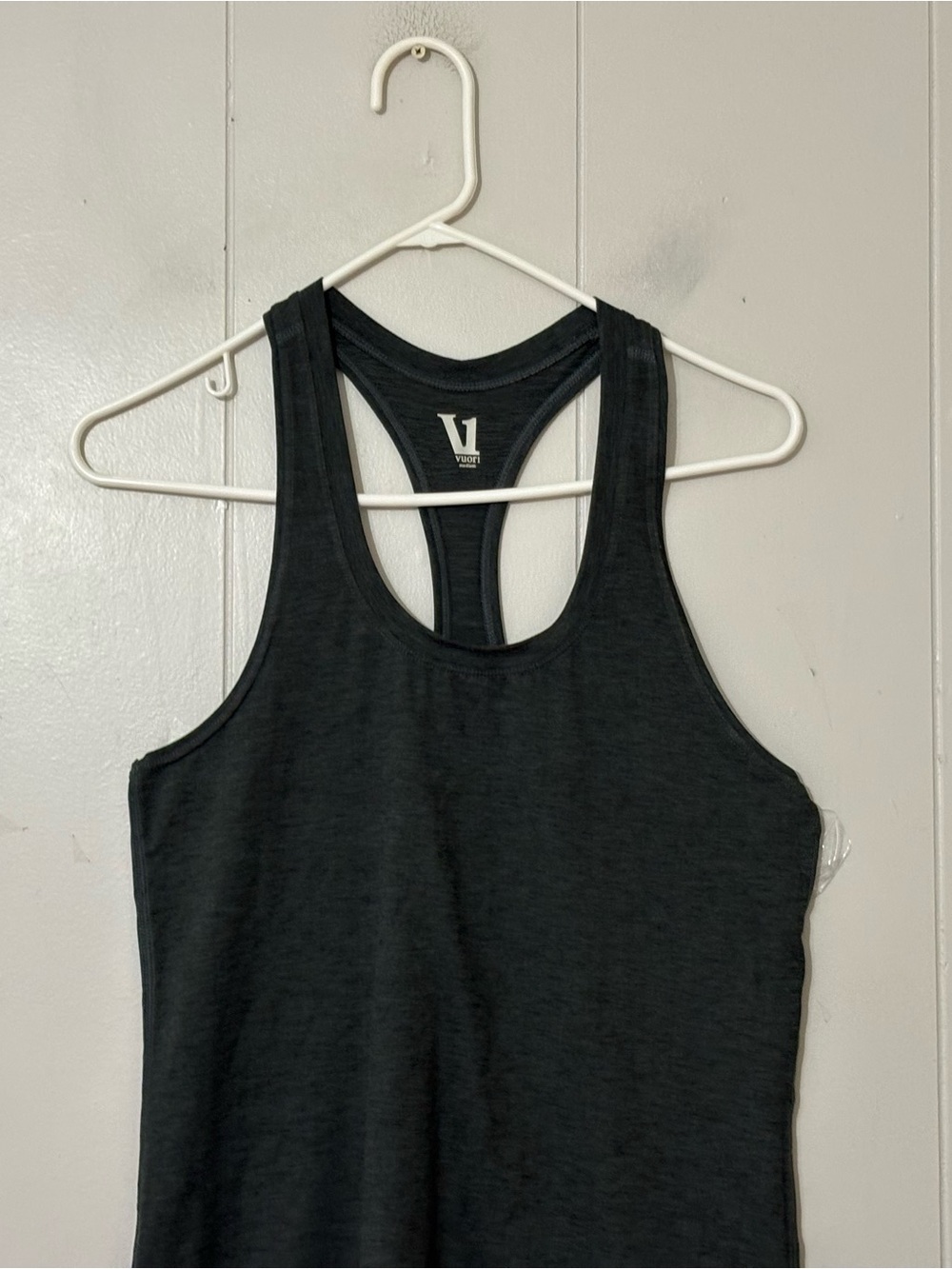 Vuori Lux Performance Tank Gray Racerback Workout Yoga Athletic Top Size Medium - Picture 2 of 9